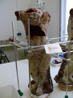Beeld middelste sokkel